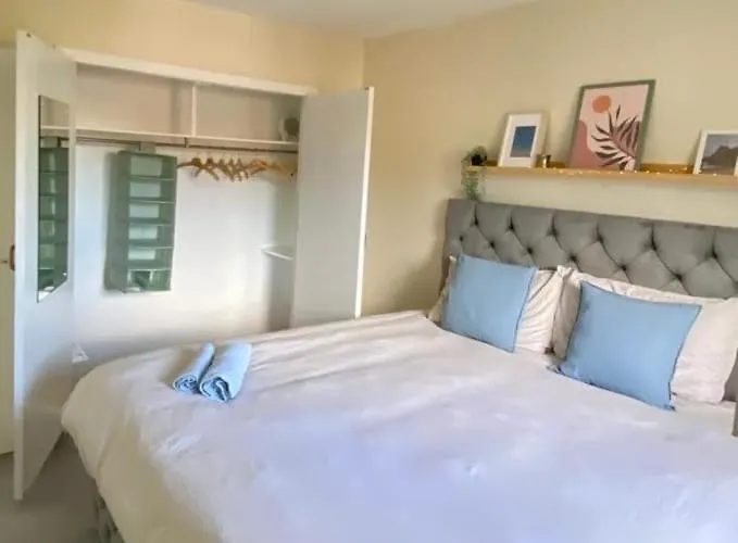 Cozy Private Bedroom In Quiet & Peaceful Location In Edinburgh
